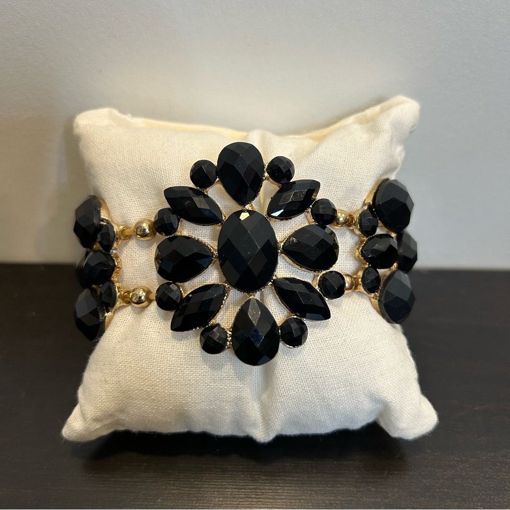 Black Stones Gold Tone Stretch Bracelet
